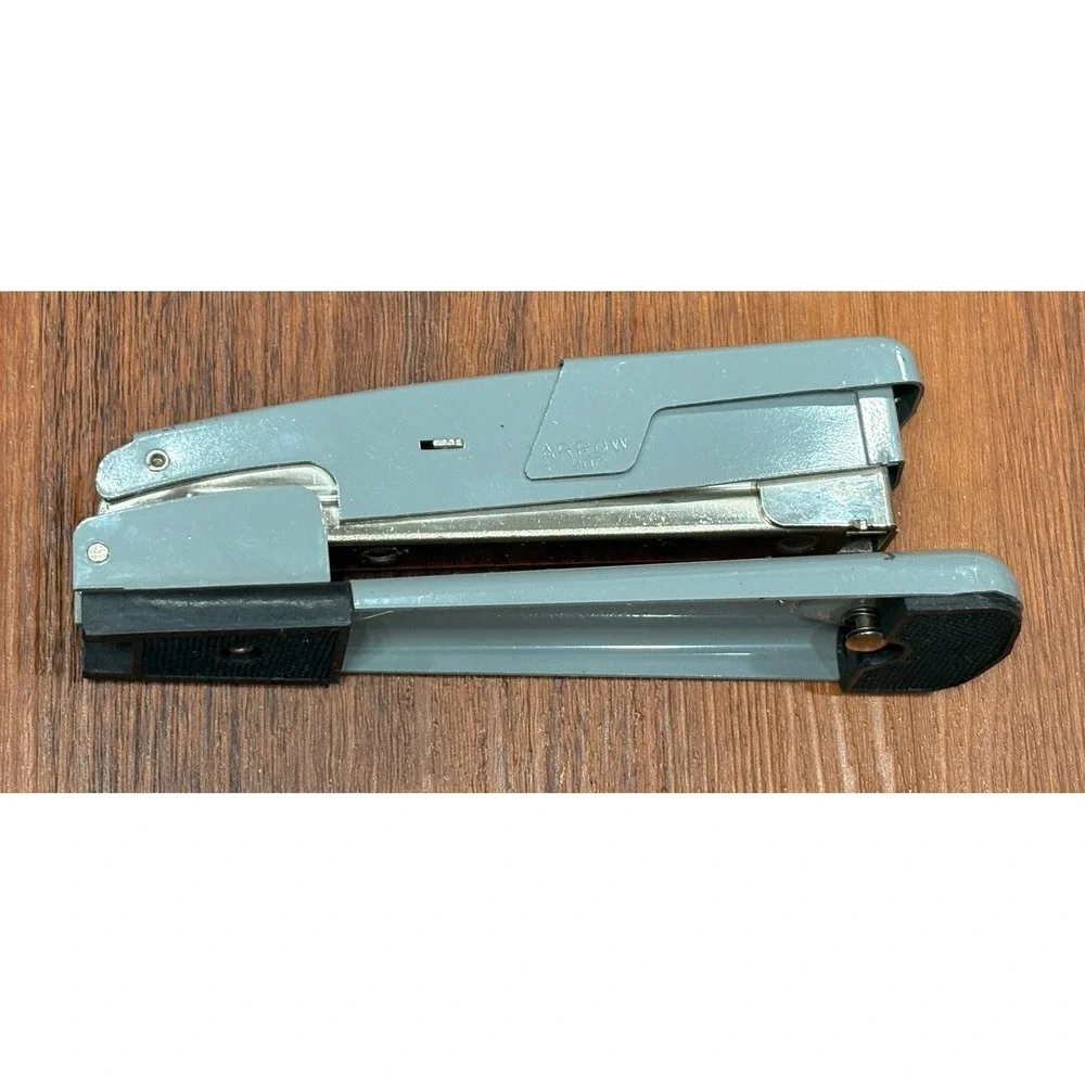 Vintage Arrow 207 Heavy Duty Deluxe Standard Stapler Grey Made In USA